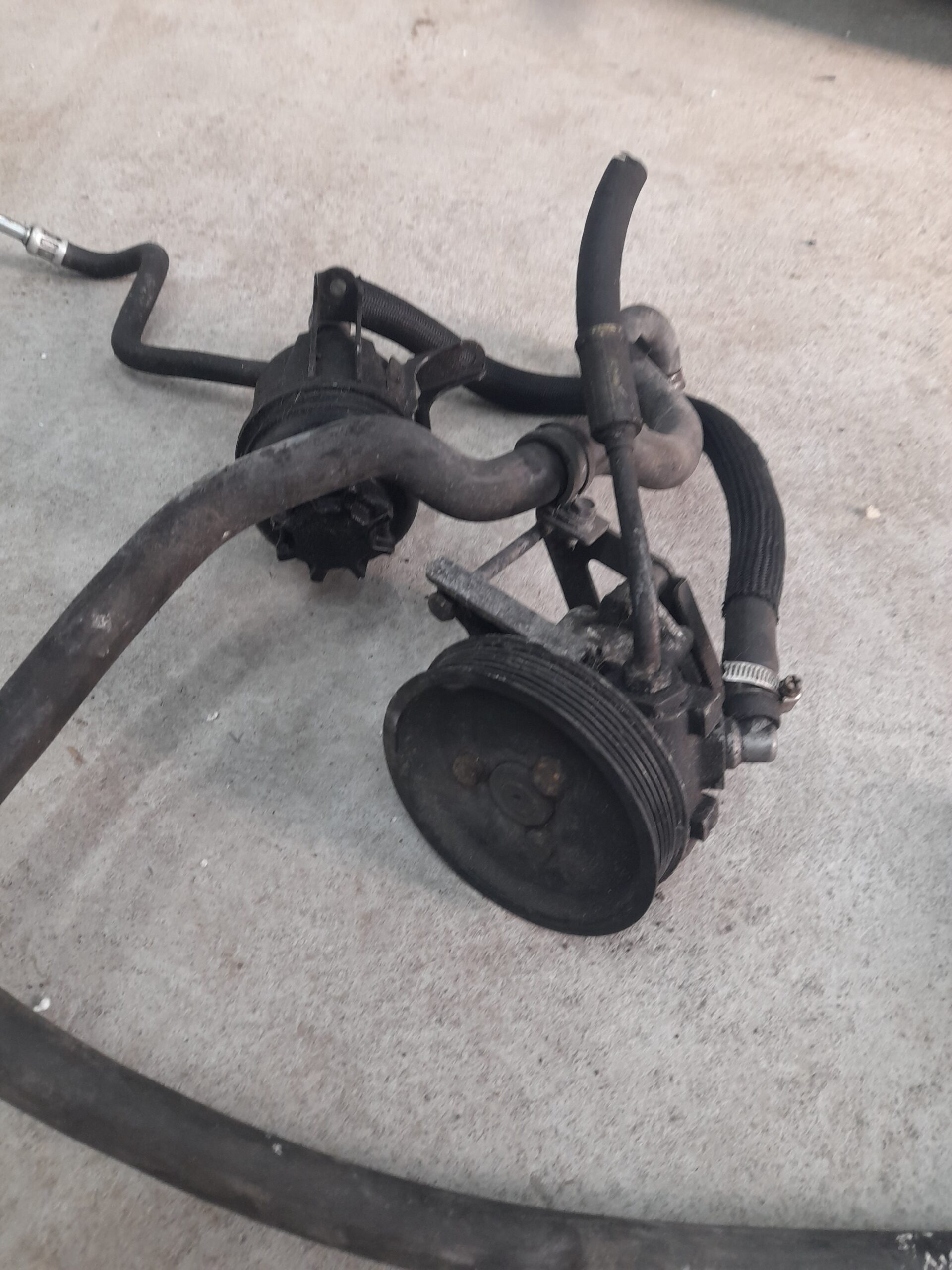 Tytuł: Oryginalna Pompa Wspomagania BMW E38 728i (1997) – Sprawna!